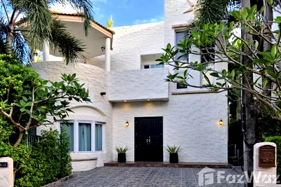 Houses for rent Ra Wai Beach Phuket : 3BR Mediterranean Private Pool Villa Nai Harn Rawai 6697483