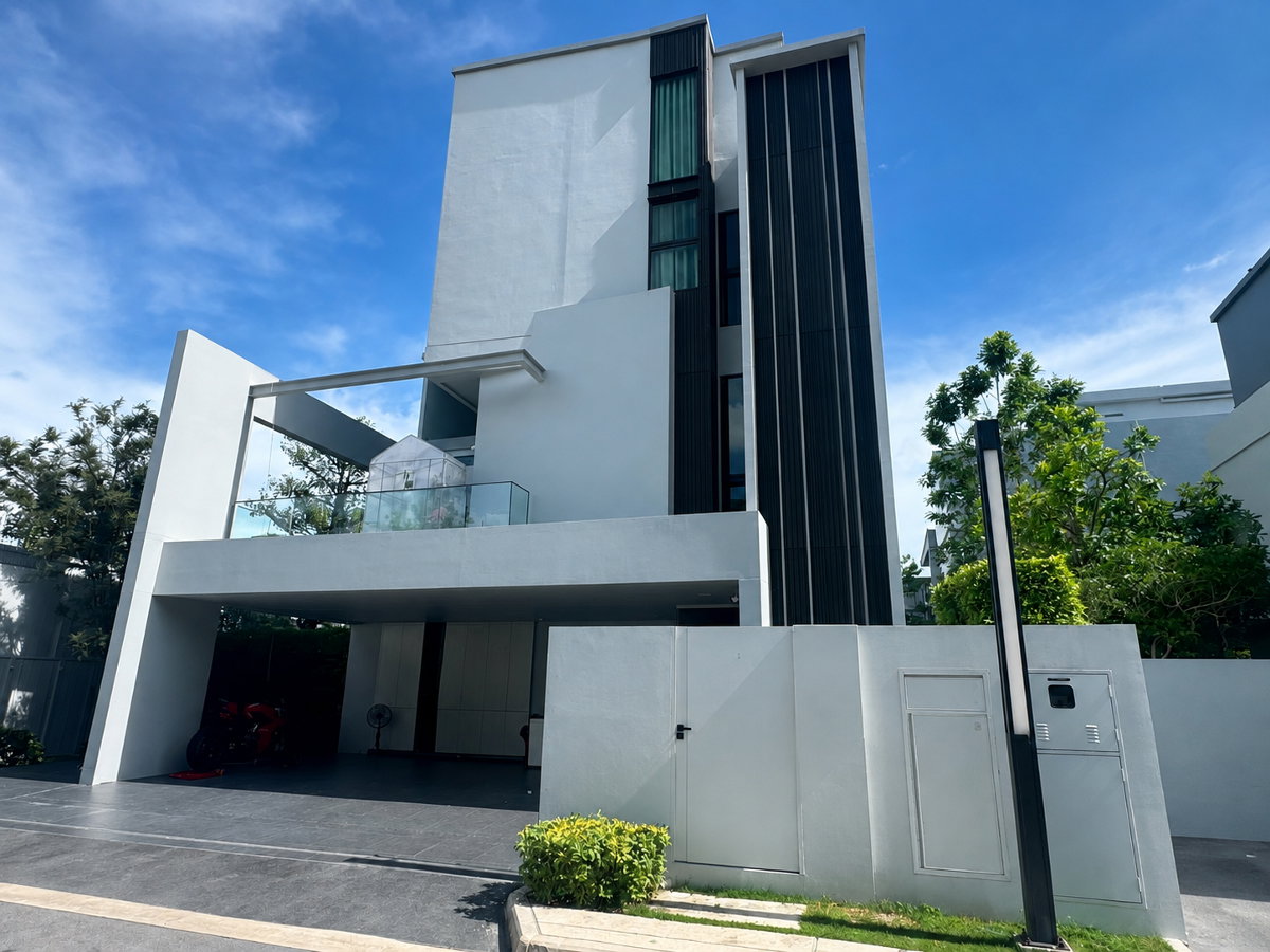 รูป Space & Layout: 421 sq.m of usable area, featuring 4 Bedrooms, 5 Bathrooms, 1 Maid room, and 4 Parking spaces - รูปที่ 1/20