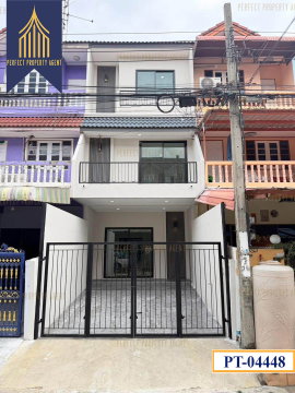 townhome for sale, Sinthavee Grand Village, Soi Anamai Ngam Charoen, Tha Kham. Newly renovated and ready to move in.
