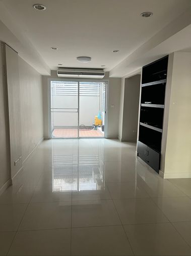 4-bed townhouse for rent, 200 sqm, 27 sq wah, Yan Nawa