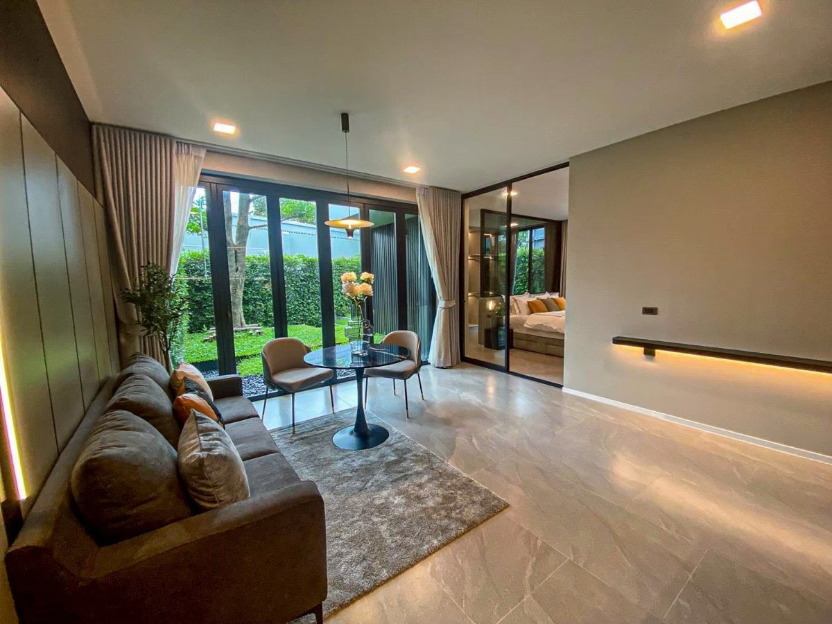 รูป Space & Layout: 421 sq.m of usable area, featuring 4 Bedrooms, 5 Bathrooms, 1 Maid room, and 4 Parking spaces - รูปที่ 9/20