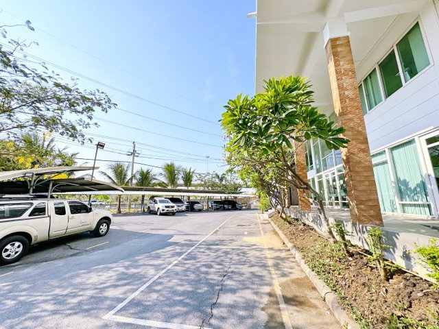 picture Office building with elevator Thai Watsadu Chaiyaphruek Robinson Ratchaphruek Bang Phlap Office Spac - 6/8