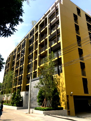 Condos for rent : 1 Bed 74.48 sq.m. Shuttle (Tuk Tuk) to BTS Phloen Chit Close to Central Embassy & Central Chidlom at Noble Above Wireless Ruamrudee Condo / For Rent