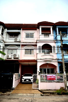 ทาวน์โฮม กรุงเทพมหานคร : ขายทาวนเฮาส์ 3 ชั้น 24 ตรว. ม.มัณฑิรา