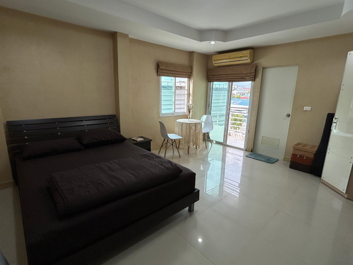 รูป ขายคอนโด โครงการ JW Suite Condominium โชคชัย 4 ซอย 20 ห้องมุม ทำเลดี เจ้าของขายเอง - รูปที่ 4/13