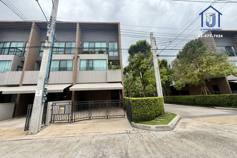 ขายทาวน์โฮม 3 ชั้น บ้านกลางเมือง บางนา-วงแหวน หลังมุม ถนนคู่ขนานกาญจนาภิเษก ใกล้เมกาบางนา,สนามบินสุวรรณภูมิ
