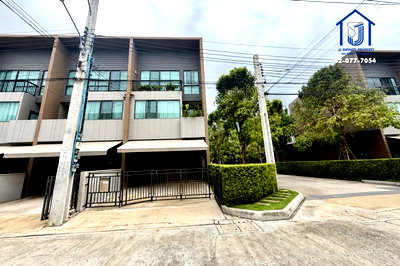 ทาวน์โฮม สมุทรปราการ : ขายทาวน์โฮม 3 ชั้น บ้านกลางเมือง บางนา-วงแหวน หลังมุม ถนนคู่ขนานกาญจนาภิเษก ใกล้เมกาบางนา,สนามบินสุวรรณภูมิ
