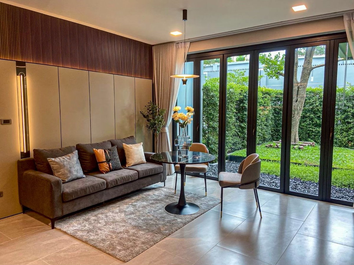 รูป Space & Layout: 421 sq.m of usable area, featuring 4 Bedrooms, 5 Bathrooms, 1 Maid room, and 4 Parking spaces - รูปที่ 19/20