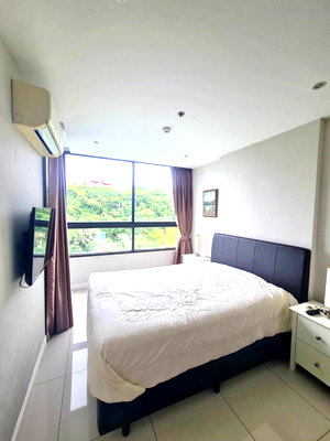 ขายคอนโด : For sale The Point Pratumnak 42 Sq.m. Corner Unit with Mountain View 