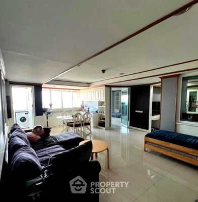 ขายคอนโด : คอนโด 3 ห้องนอน 114 ตร.ม. Sribumpen Condo Home ใกล้ MRT คลองเตย (ID 3231680)