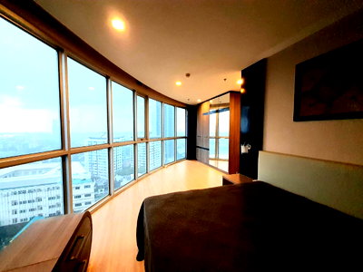 Condos for rent : P-52922 🔥 Sky Walk Condominium 21st Floor 54 sq.m. Curved Panoramic View Near BTS Phra Khanong  Line ID: @easythaihome 085-592-2897