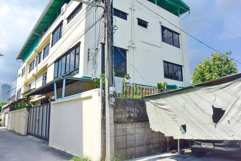 รูปภาพ ให้เช่า บ้านเดี่ยวขนาดใหญ่ 4 ชั้น หลังมุม  ข้างCentral แจ้งวัฒนะ28