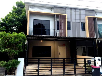 Townhouses for rent Bangkok : For Rent Townhouse The Connect Pattanakarn 38