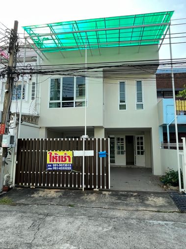 ให้เช่าทาวน์โฮม 4 ห้องนอน 200 ตร.ม. 27 ตร.ว. เขตยานนาวา