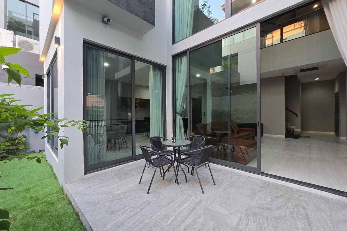 รูป LTH16087 - Luxury Pool Villa for Rent Phattanakan | The Gentry Phattanakarn 2 | 440 sq.m. | 4 Beds 5 Baths | 230K - รูปที่ 6/10
