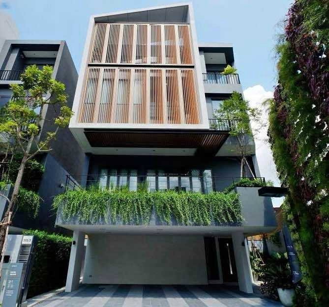 รูป LTH16092 - Luxury House for Rent Ekkamai | 500+ sq.m. | 4 Beds 6 Baths | Rooftop Garden | BTS Ekkamai | 215K | บ้านหรูให้เช่า เอกมัย - รูปที่ 2/7