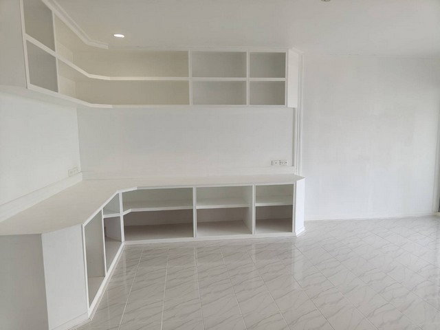 picture C2541 For Rent : Condo  P. Thana Tower (BTS Chokchai 4) 064 665 4666 - 20/21