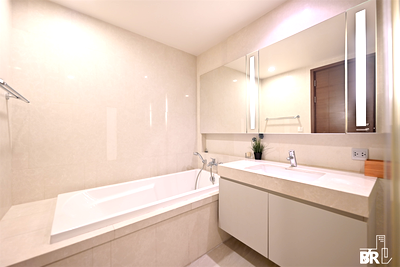 Condos for sale : Big discount, full deal Quattro by Sansiri