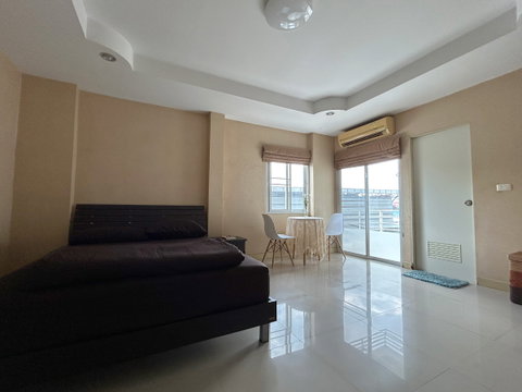 ขายคอนโด โครงการ JW Suite Condominium โชคชัย 4 ซอย 20 ห้องมุม ทำเลดี เจ้าของขายเอง
