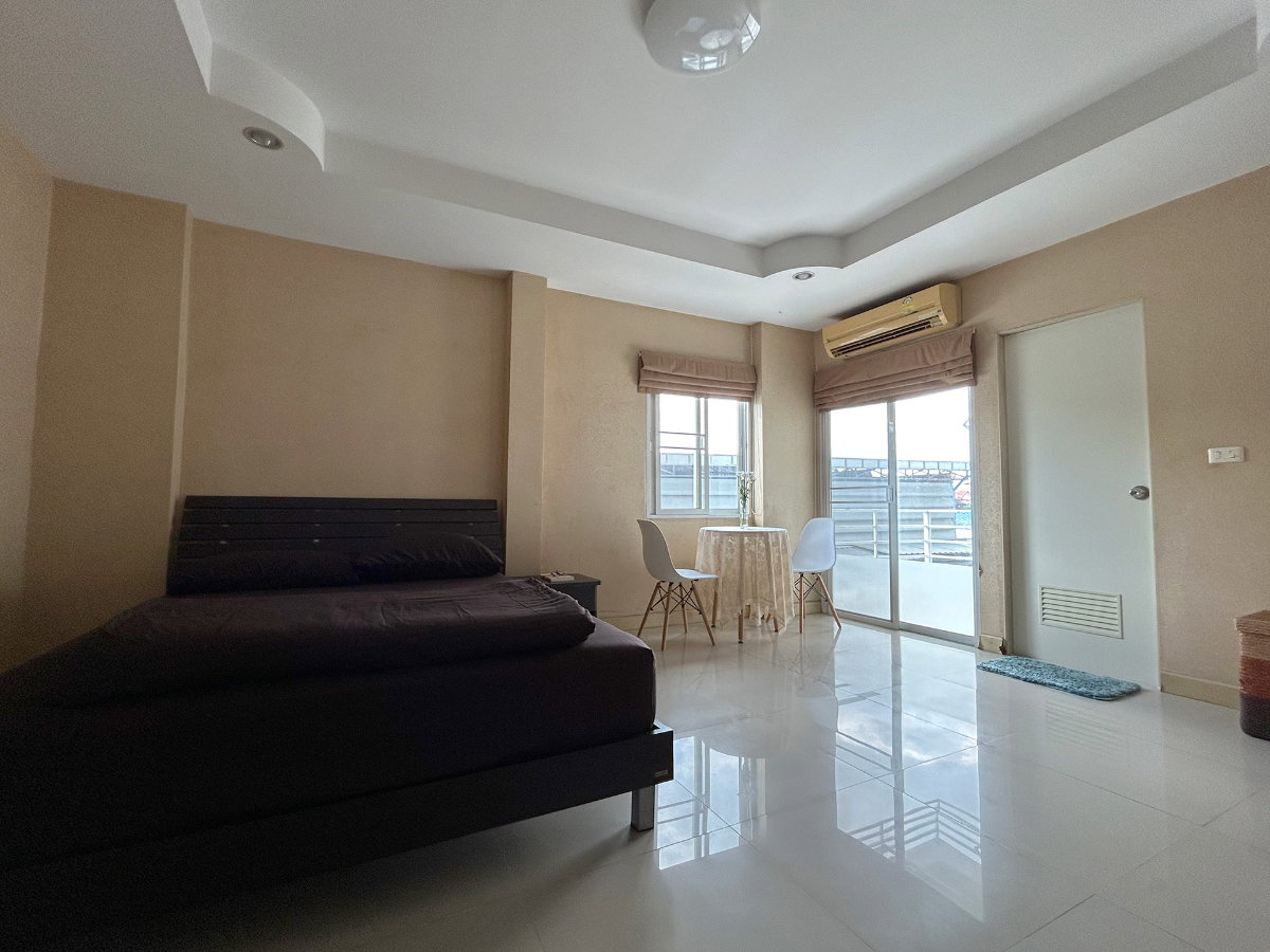 รูป ขายคอนโด โครงการ JW Suite Condominium โชคชัย 4 ซอย 20 ห้องมุม ทำเลดี เจ้าของขายเอง - รูปที่ 1/13