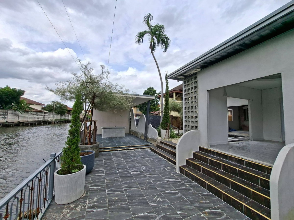 รูป บ้านหลังใหญ่ กว้างมากๆ ทำเลดี หมู่บ้าน เสนา แกรนด์ ไพรเวทโฮม (Sena Grand Private Home) มีศาลาริมน้ำ คู้บอน37 คลองสามวา - รูปที่ 10/21