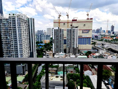คอนโดให้เช่า : 🔥 ชั้น 23 วิวเมือง! Life Asoke - Rama 9 ห้องสวย ทำเลทอง เพียง 16,980 บาท/เดือน 🔥
