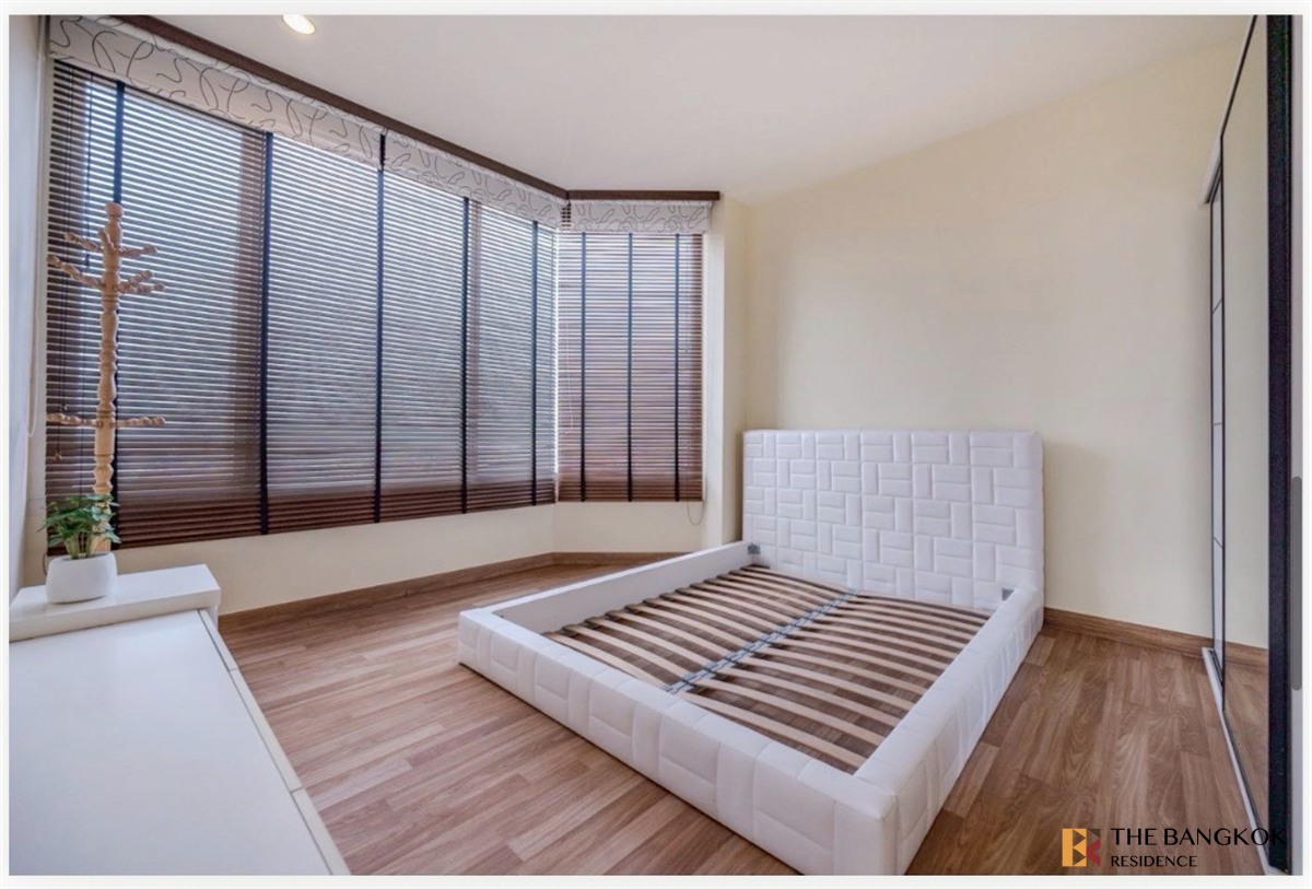 picture Watermark Chaophraya River Move-in Ready, Just Bring Your Stuff - 8/10
