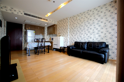Condos for sale : Siri At Sukhumvit Convenient Travel, Great Value per Square Meter near BTS Thong Lo