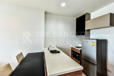 Condos for sale : Beautiful Room, Ready-to-move-in Rhythm Phahol - Ari near BTS Sena Ruam