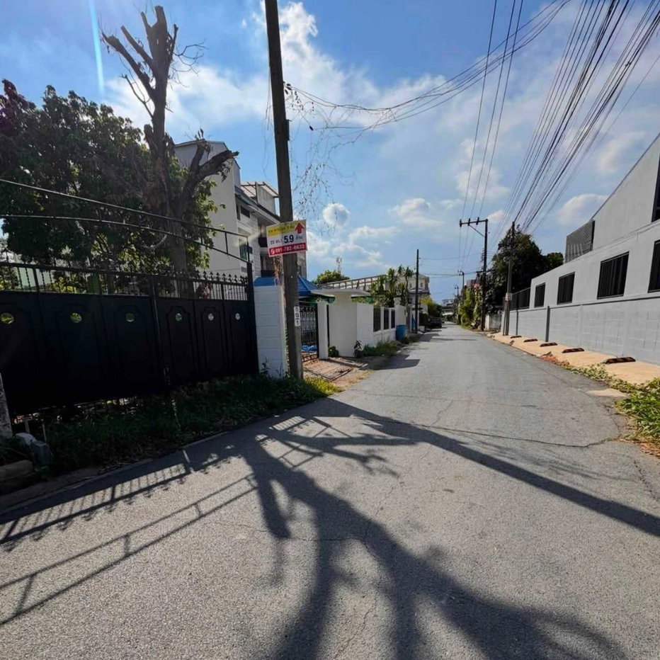 รูป LTH16091 - Prime Land for Sale Pridi 14 | 166 sq.w. | 2 Title Deeds | BTS Phra Khanong | 24.9 MB | ที่ดินทำเลดีขาย ปรีดีพนมยงค์ - รูปที่ 5/5