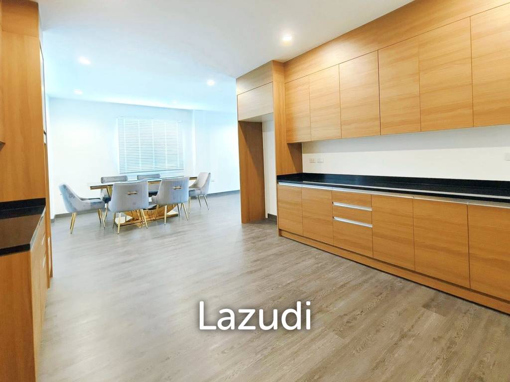 picture 4 Bed 5 Bath 330 SQ.M House in Soi Sukhumvit 65 - 36/42