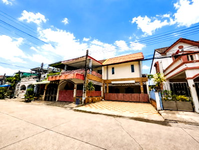 ทาวน์โฮม ชลบุรี : 3 Bedroom Townhouse for Sale Khao Noi East Pattaya