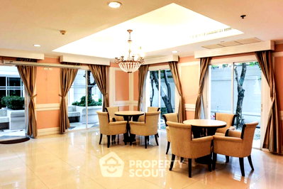 ขายคอนโด : คอนโด 3-ห้องนอน ที่ ลา วี ออง โรส เพลส คอนโดมิเนียม ใกล้ BTS ทองหล่อ (ID 888090)