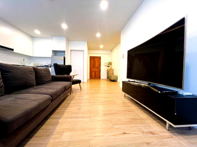 คอนโดให้เช่า : Spacious 110 SQM Fully Furnished Condo (Sukhumvit 6)