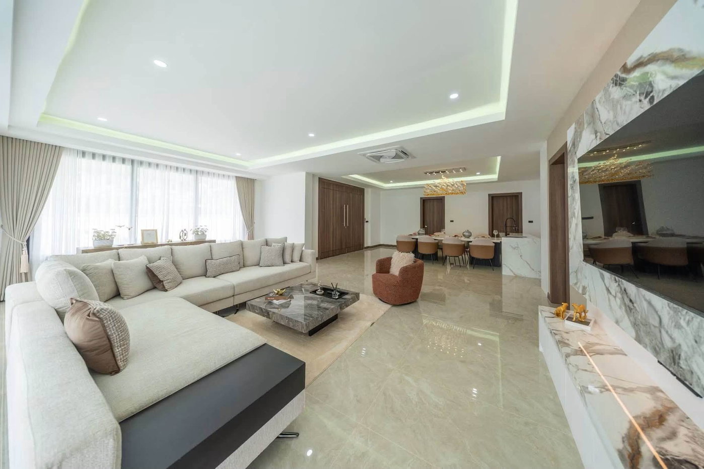 รูป High End 5 Bedroom Pool Villa for Sale Huay Yai Pattaya - รูปที่ 8/26
