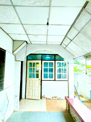 Townhouses for rent Nonthaburi : Single-story corner townhome with 3 bed and 1 bath near Wat Ku Market Pakkret 500 m. 