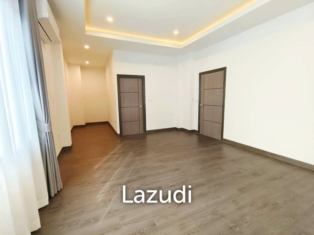 picture 4 Bed 5 Bath 330 SQ.M House in Soi Sukhumvit 65 - 18/42