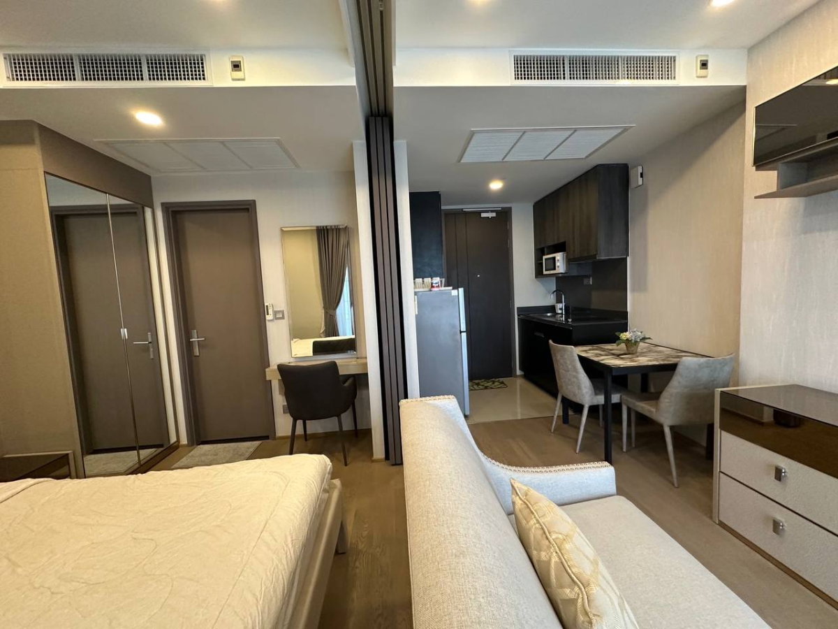 รูป Ashton Chula Silom【𝐒𝐄𝐋𝐋 & 𝐑𝐄𝐍𝐓】🔥 ความเรียบหรูที่ลงตัวในทุกดีเทล เฟอร์นิเจอร์ทรงเหลี่ยม บิ้วอินเข้ามุมเป๊ะ🔥 ติดต่อไลน์ไอดี: @hacondo - รูปที่ 6/9