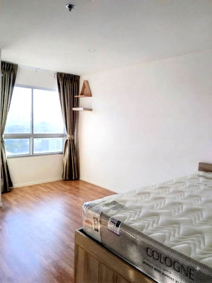 Condos for sale : For Sale LUMPINI Ville Phatthanakan-Srinakarin, 1 Bedroom 18th Floor, East-Facing, Private Corner easy access to Srinakarin Rama 9 Sukhumvit Rail Link