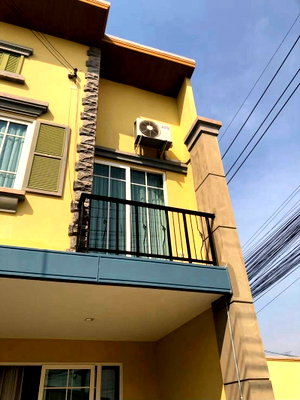 ทาวน์โฮมให้เช่า : ให้เช่าทาวน์โฮม 2 ชั้น โกลเด้น ทาวน์ ศรีราชา ทำเลดี ค่าเช่าน่าสนใจ