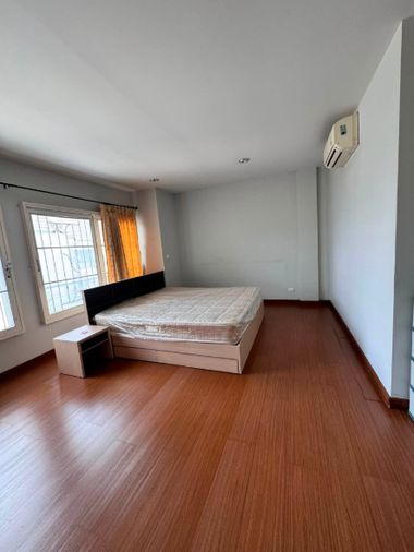 3-bed townhouse for sale, 23 sq wah, Baan Klang Krung The Royal Vienna Ratchavipha - Ratchadaphisek