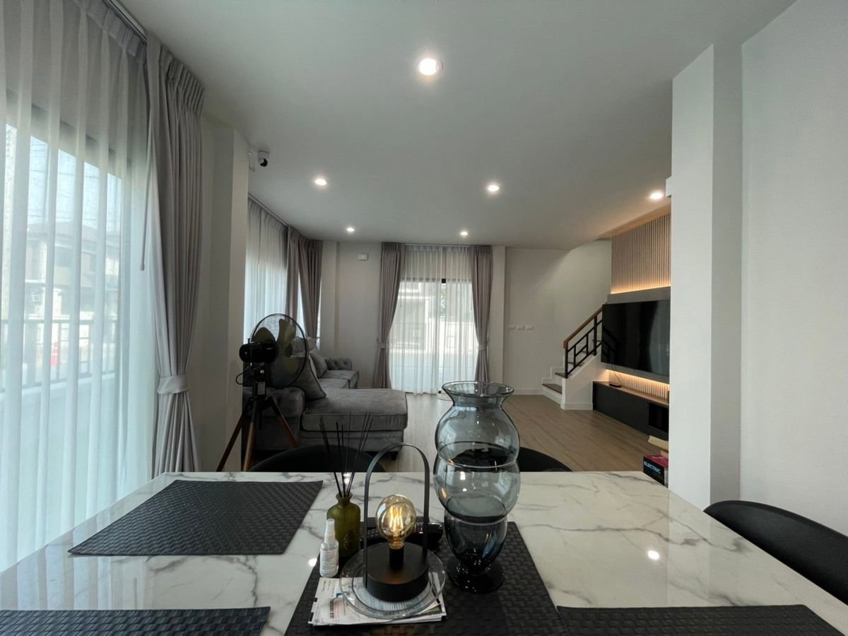 รูป ขายบ้านแปลงมุม 2 ชั้น โครงการบ้านฟ้ากรีนเนอรี่ ทิวา ปิ่นเกล้า - สาย 5 | บ้านอายุเพียง 3 ปี | พร้อมอยู่ - รูปที่ 3/10