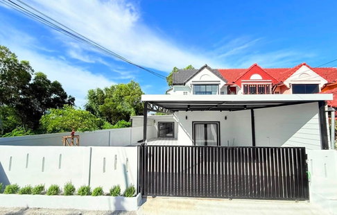 3 Bedroom Townhome for Sale Siam Country Club Mabprachan
