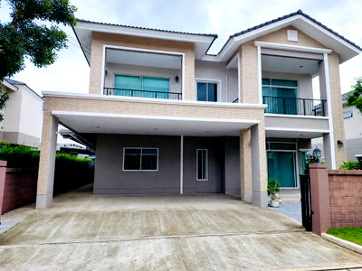 Houses for sale วิทยาลัยบริหารธุรกิจและการท่องเที่ยวกรุงเทพ : 🔥 Luxury home with direct financing from the owner! Laddarom Wongwaen-Ram Inthra Down payment: 🌟1,290,000. 