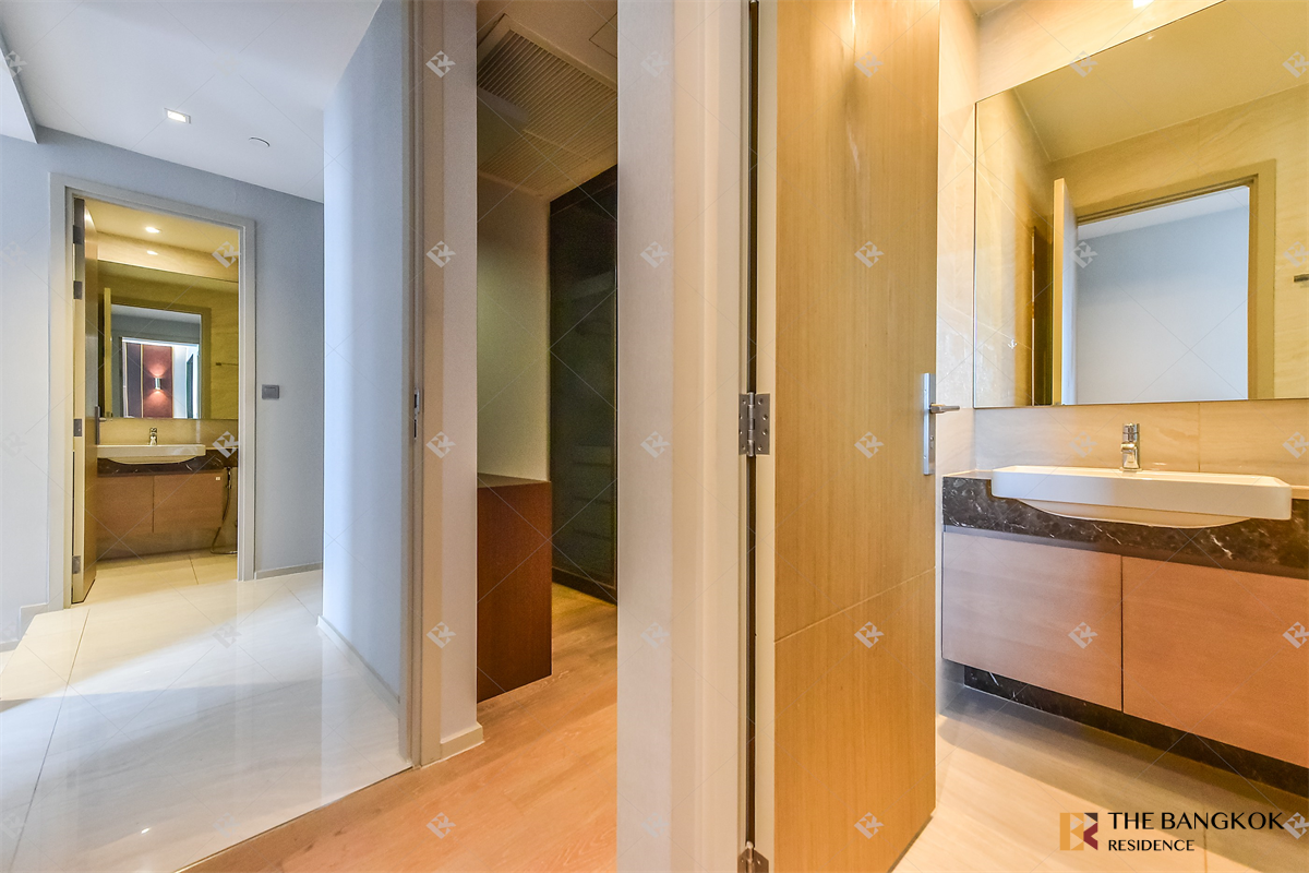 picture Big discount, full deal Ashton Silom near BTS Chong Nonsi - 1/10