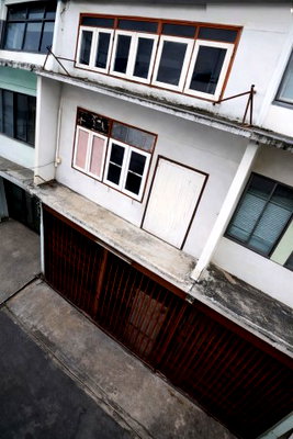 Shophouses for rent วิทยาลัยเซนต์หลุยส์ : Makro Food Service Chan Road. 30sq.wah Chan22-26 Townhome 3 bedrooms, 2 bath