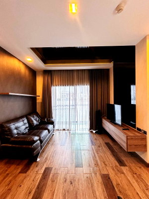 Condos for rent 700 Year Sports Arena Chiang Mai : Moda condo 2bedrooms 2bathrooms for rent near maya mall , nimman road Tel. 082-389-9314 (Boo)