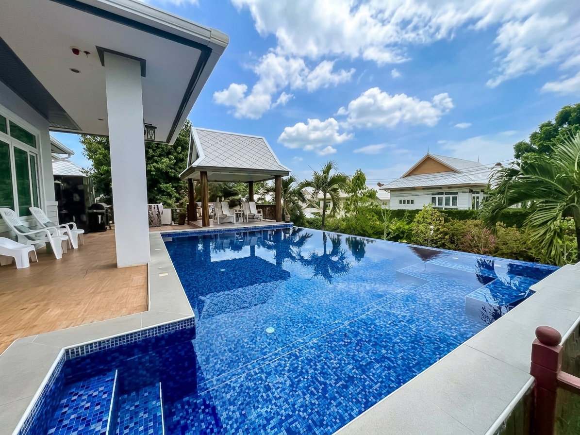 รูป High End House for Sale Chaiyapruek 7Bed Fully Furnished - รูปที่ 1/14