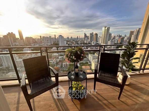 picture 22nd-Floor 2-BR At Royce Private Residences, MRT Sukhumvit (ID 3234636) - 3/10