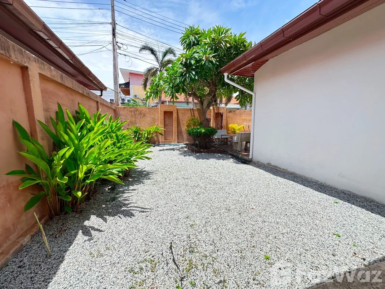 picture 3 Bedrooms Villa for rent at Massarossa 6713445 - 10/26